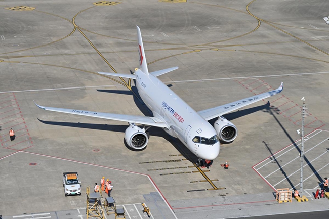 China Eastern Airlines takes delivery of its seventh C919 aircraft2.jpg