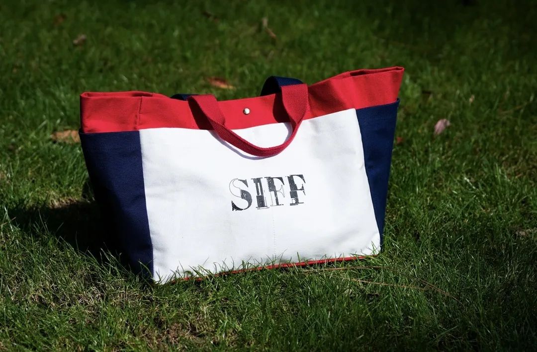 SIFF tote bags.jpg