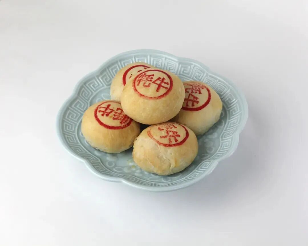 The yak meat and barley mooncake.jpg