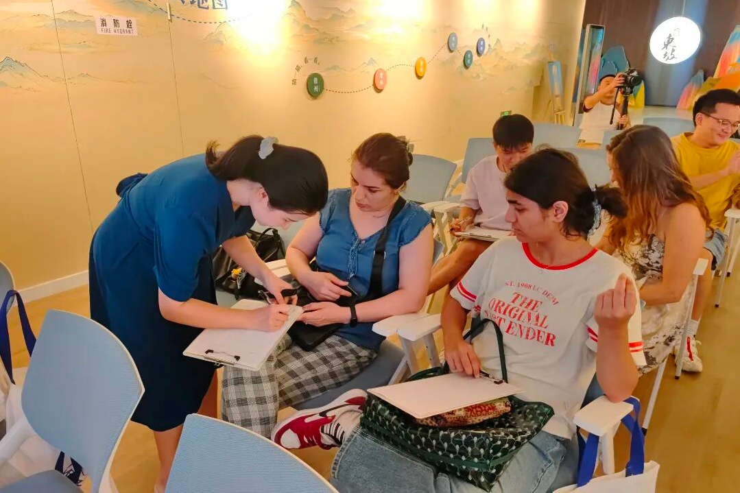 Foreign experts explore Chinese culture in Hongkou