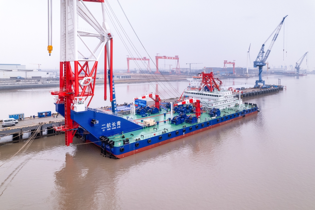 World's largest pile-driving vessel commissioned in East China