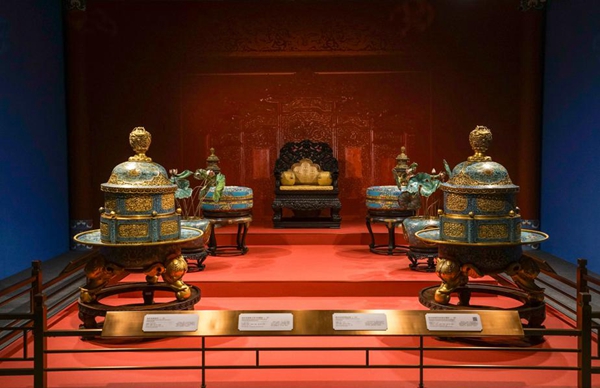 Cloisonne enamel objects donated by HK connoisseur go on display.jpeg