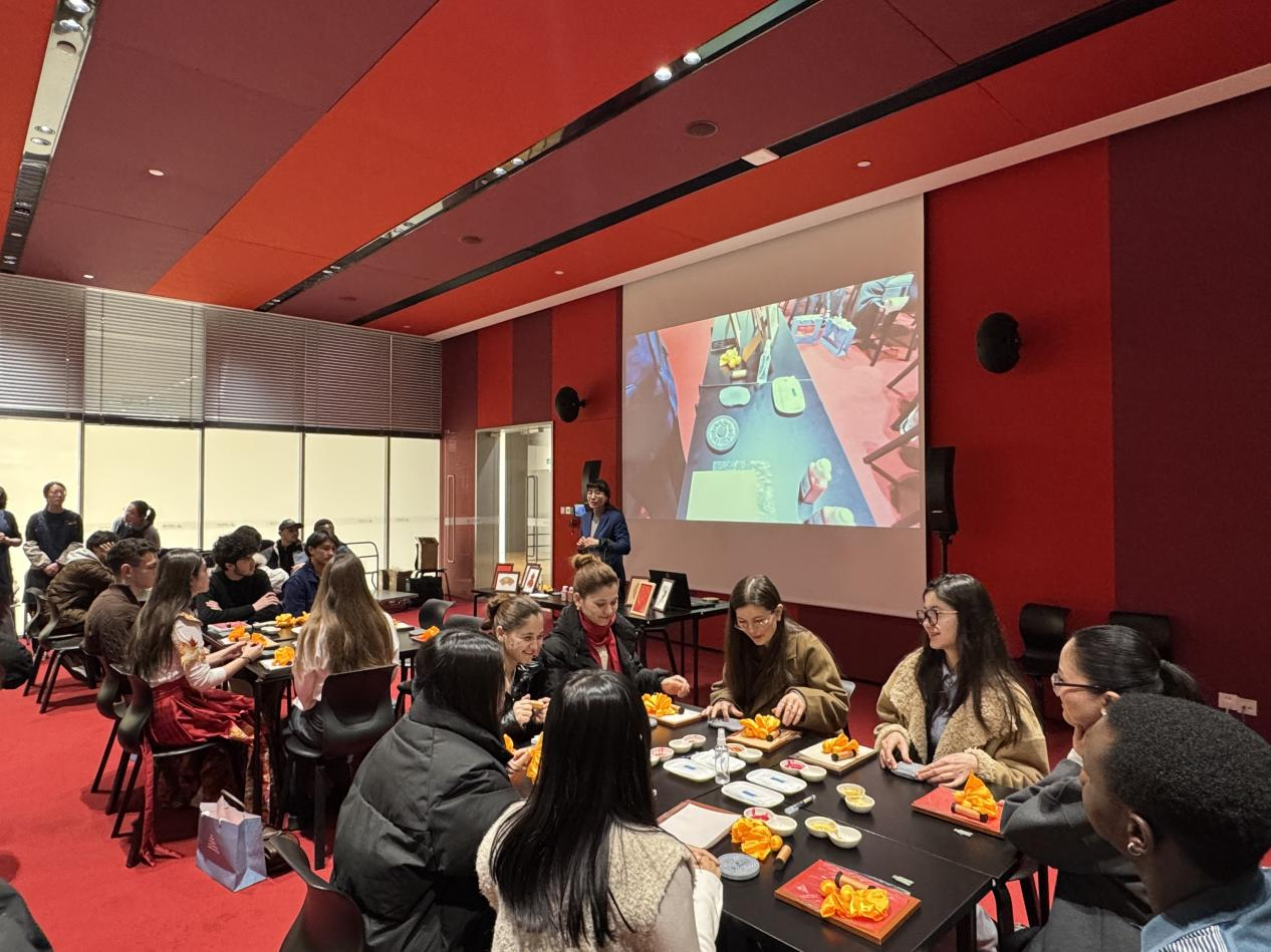 Shanghai celebrates Spring Festival with intl students-3.png