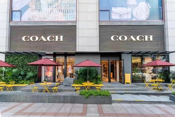 Coach cafe blends fashion, coffee in Huangpu district