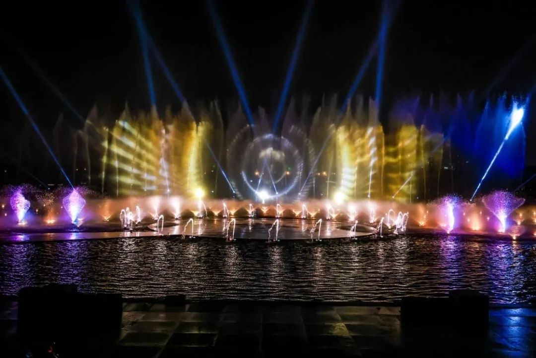 Shanghai Poly Grand Theatre water light show.jpg