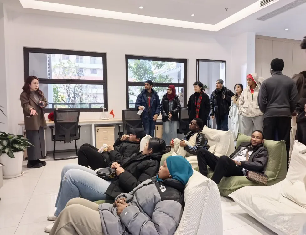 SHOU students explore Lin-gang