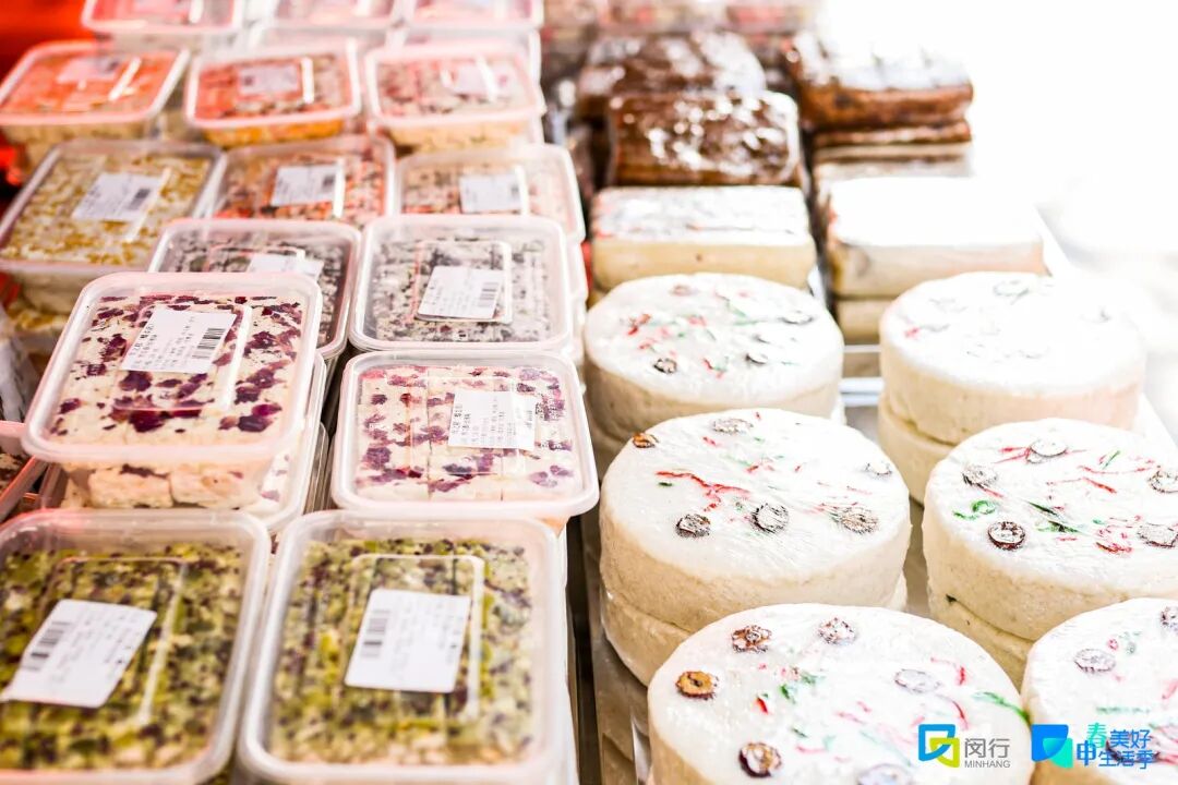 Visitors can discover a variety of Jiangnan pastries and snacks.jpg