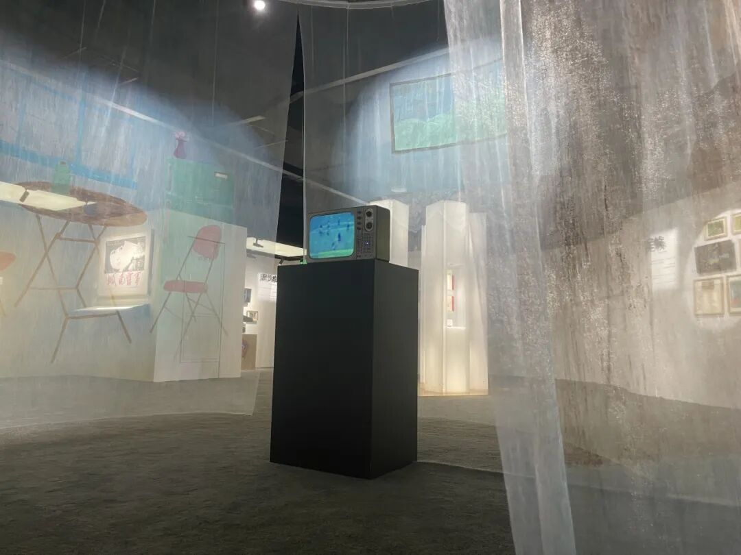 A vintage television art installation by Lu Yineng at the exhibition.jpg