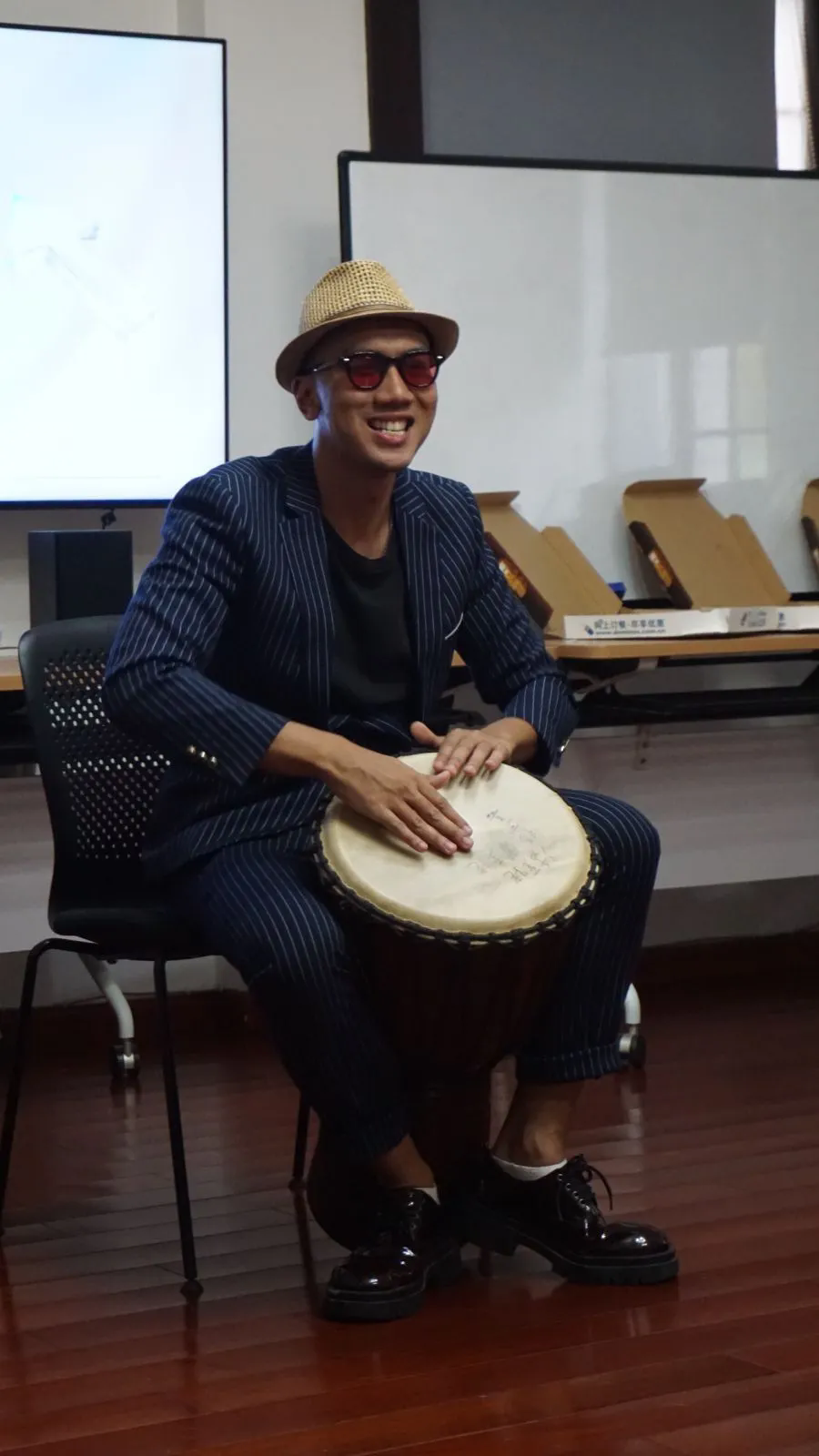 International students embark on artistic journey at Shanghai Theatre Academy-2.png