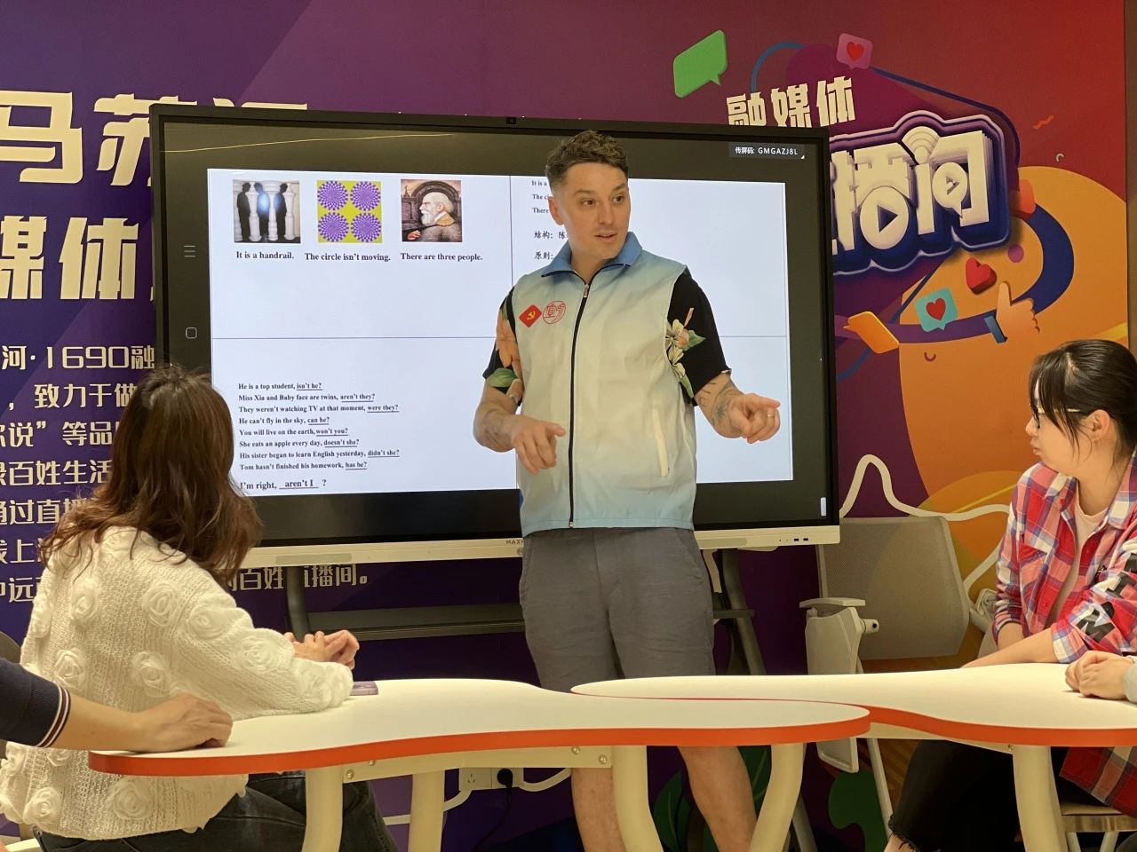 Community center at Suzhou Creek recruiting bilingual volunteers