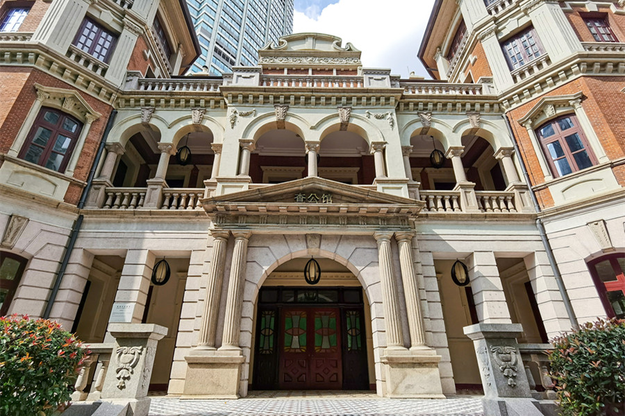 A winter walk in Jing'an: From heritage mansions to fashion icons