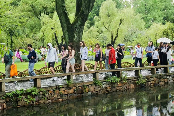 Stroll.jpg Stroll.jpg