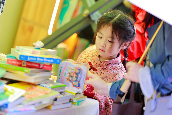 Bookstore festival in Shanghai unites books, coffee, and culture