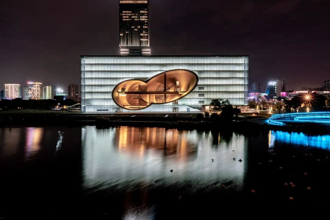 Shanghai Poly Grand Theatre at night.jpg
