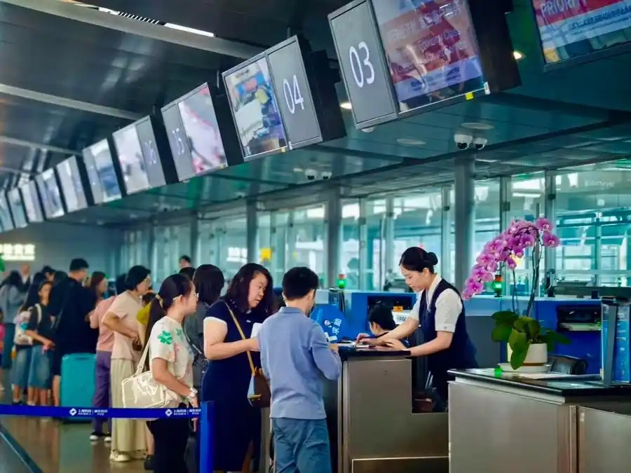 Pudong airport sees more international through-check services