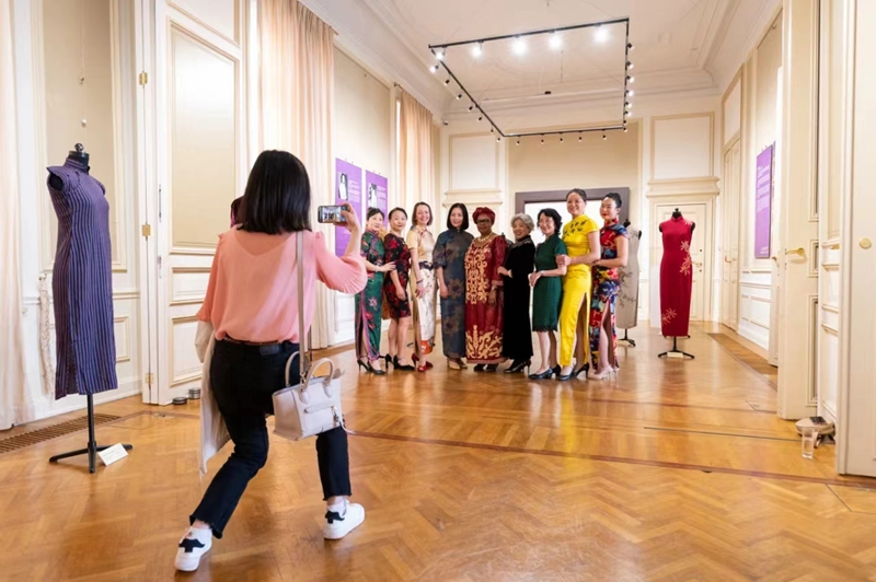 Shanghai-style Qipao collection on exhibition in Brussels2.jpg Shanghai-style Qipao collection on exhibition in Brussels2.jpg