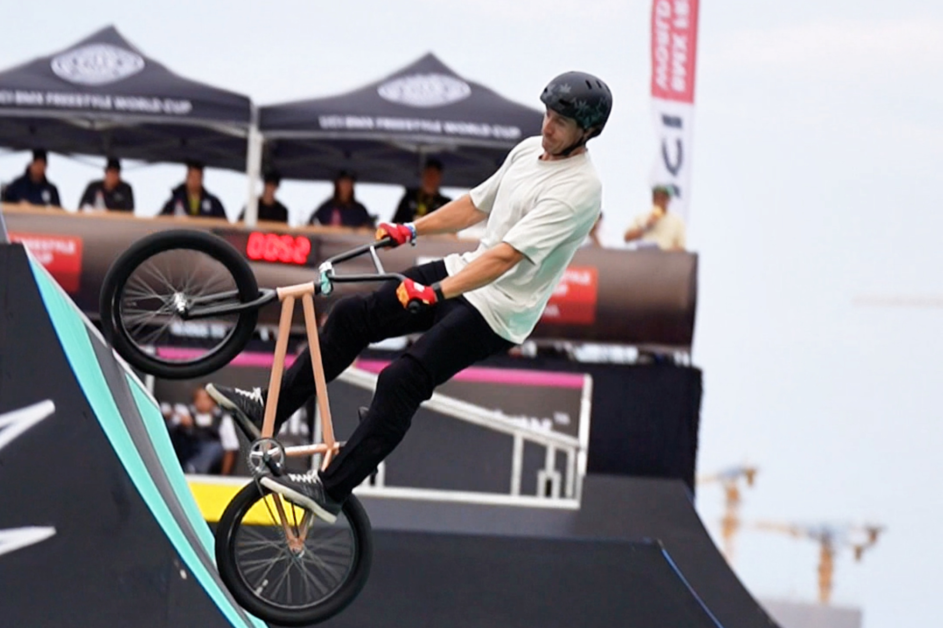 FISE World Series Shanghai lit up Xuhui Riverside