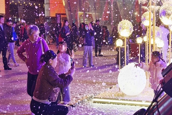 Shanghai kicks off Snow Fantasy Festival at Global Harbor