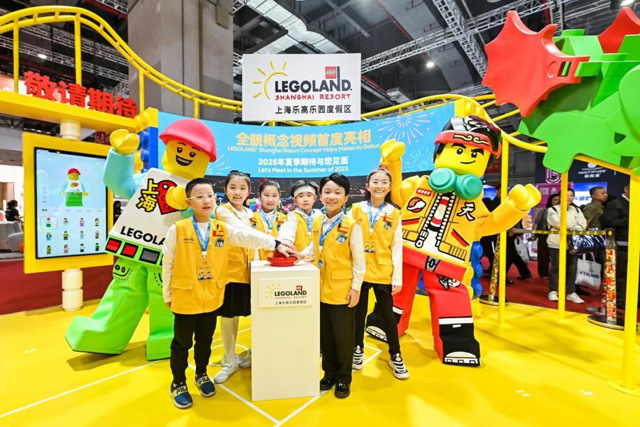 Children participate at a booth event of Legoland Shanghai Resort at the 7th China International Import Expo on Nov 6..jpeg