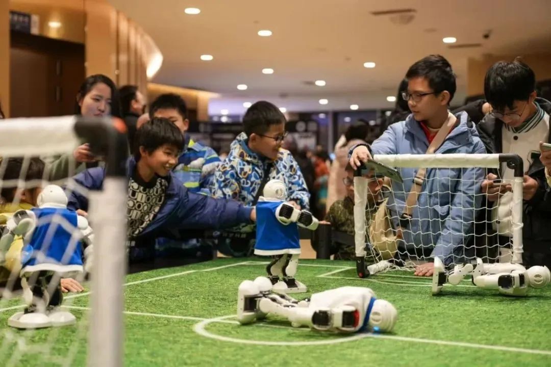 Robot exhibition takes place in Changning