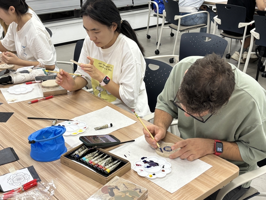 Shanghai night school opens cultural classes for international students-3.jpg