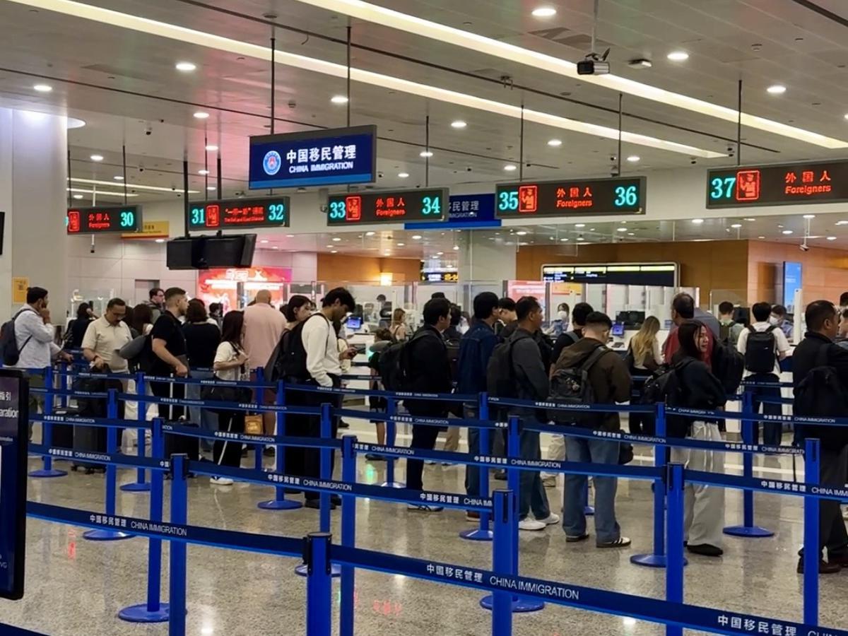 Pudong airport makes immigration clearance faster, more accessible