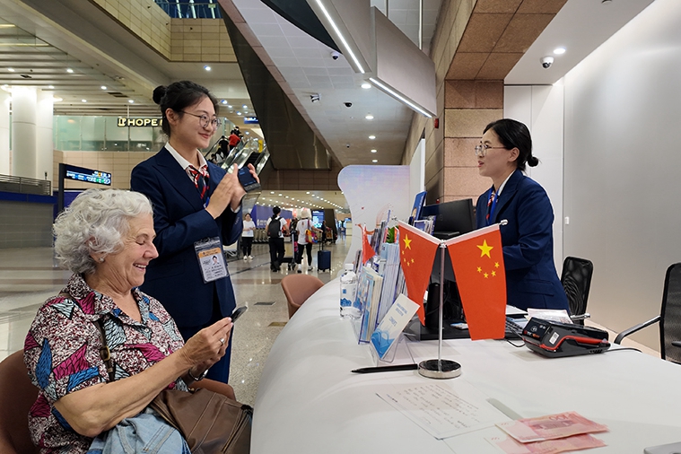 Pudong airport welcomes over 11,000 visa-free visitors since Dec 17