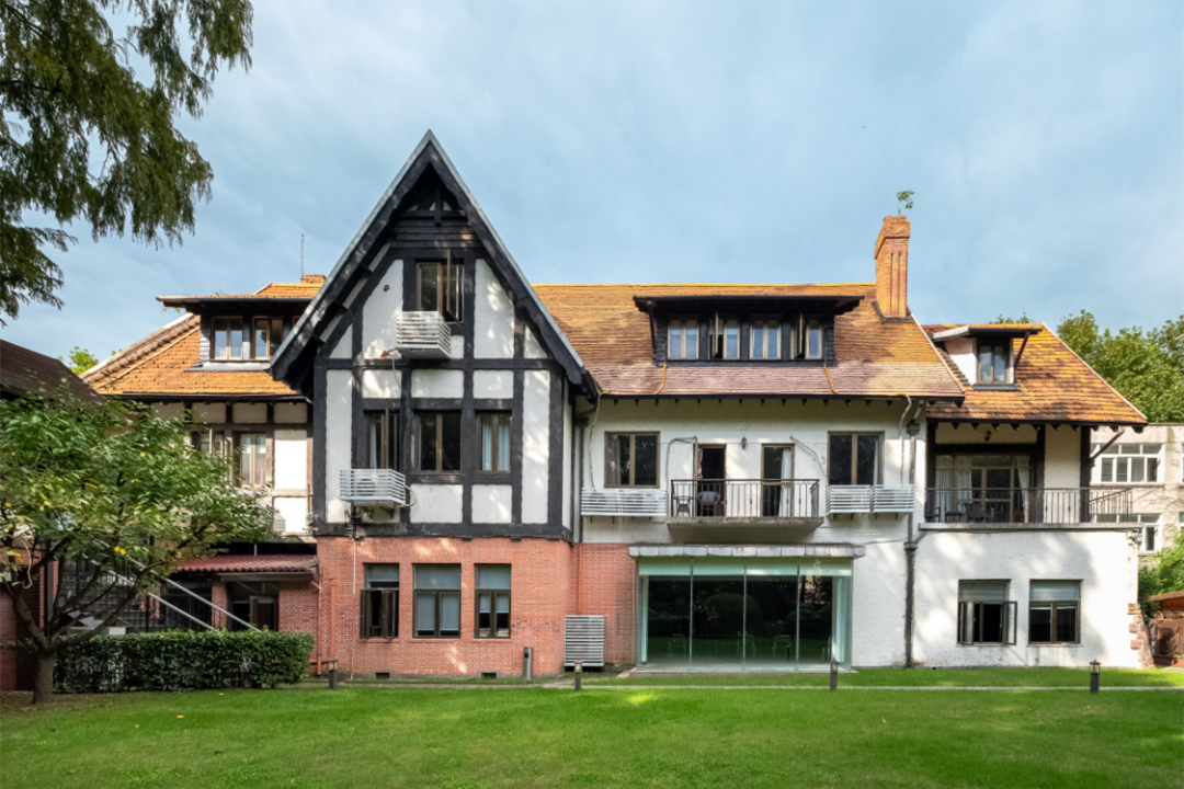 Journey through time and style: Explore historic buildings along Xinhua Road