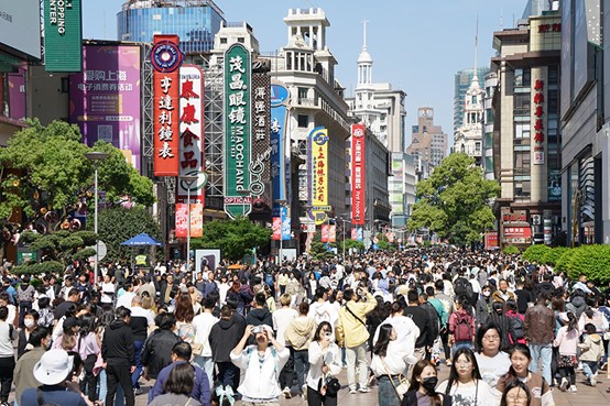 Shanghai attracts 16.24 million visitors over May Day holiday.jpg Shanghai attracts 16.24 million visitors over May Day holiday.jpg