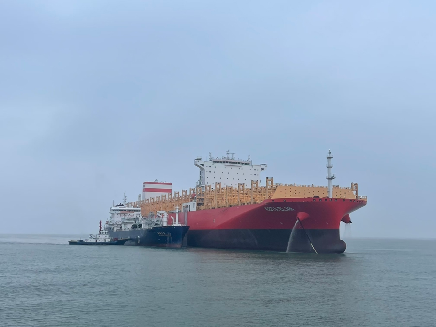 Shanghai Port completes first dual-vessel, dual-fuel bunkering operation at offshore anchorage