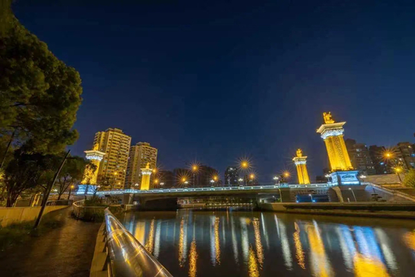 A nightlife stroll in Putuo district