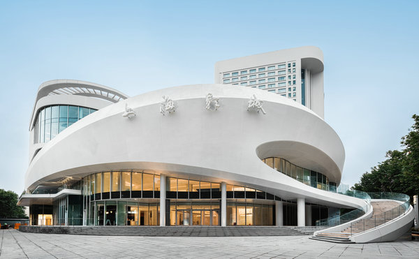 Xinhua Road bursts into new life in Changning