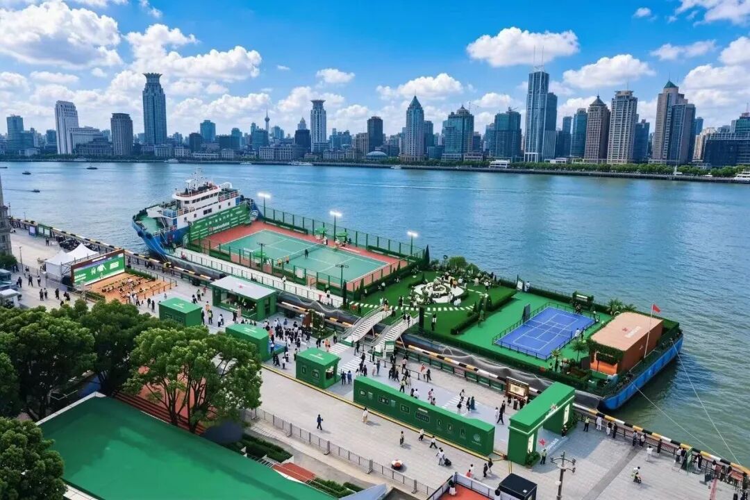 Floating tennis court debuts on Huangpu River