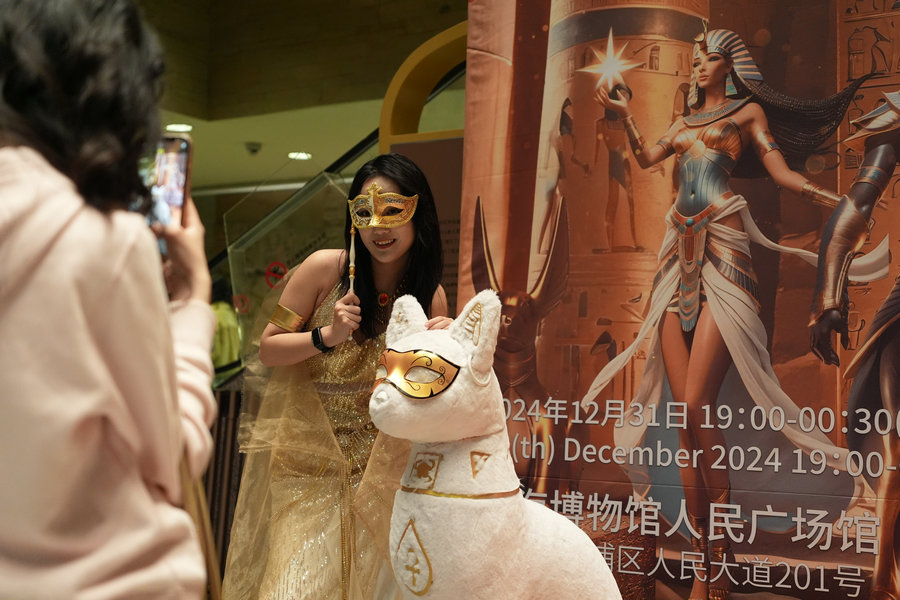 Shanghai Museum wow visitors with Egyptian-themed New Year's Party