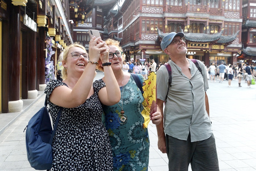 Shanghai shopping areas see strong retail growth in H1