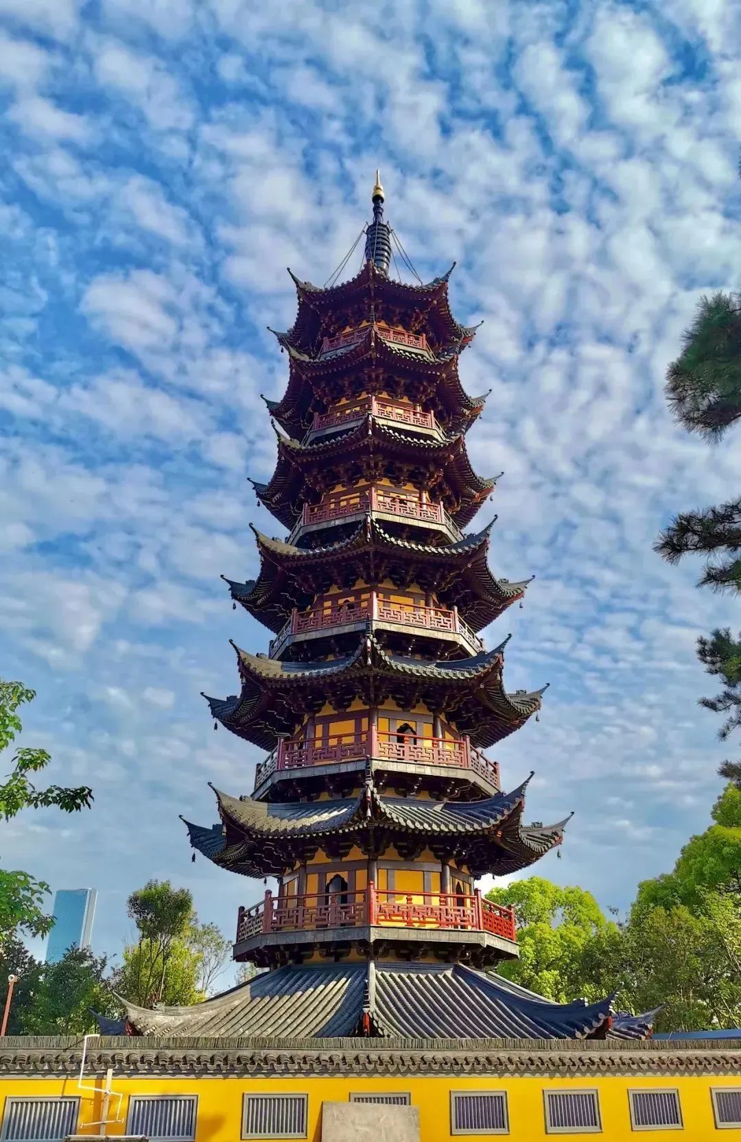 Longhua Pagoda.jpg
