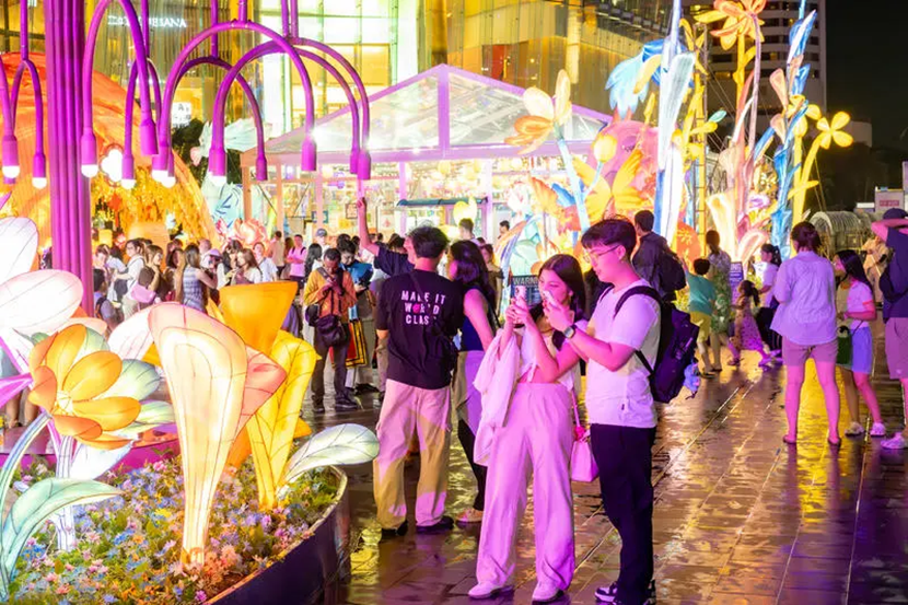 Shanghai lights up Bangkok to draw tourists.png