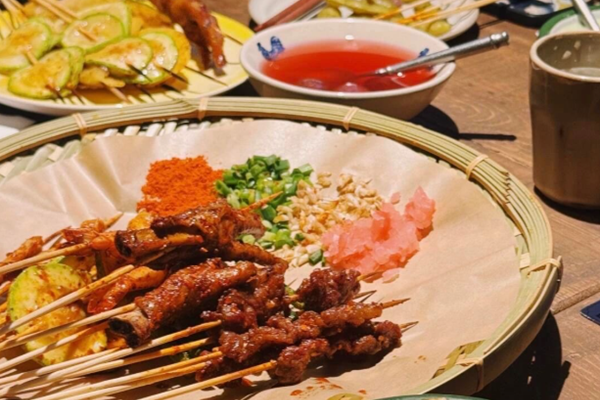 Discover culinary delights on Yongyuan Road