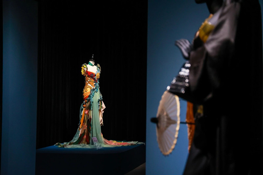 Chinese garment exhibition.jpg