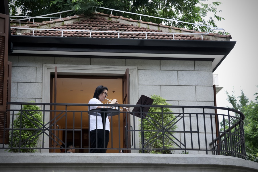 Live music performances across the city spark enthusiasm and romance.jpg Live music performances across the city spark enthusiasm and romance.jpg