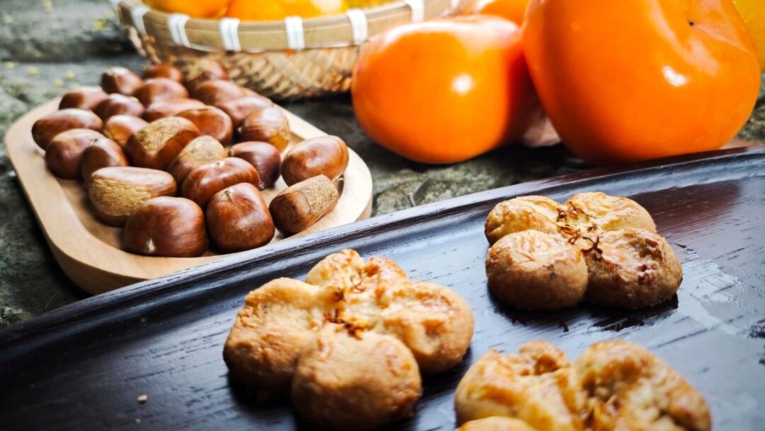 Golden, crispy cookies with chestnuts offer a warm and comforting seasonal delight.jpg