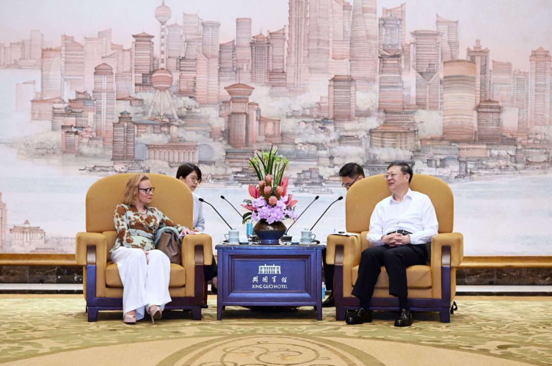葛丽鹤.png