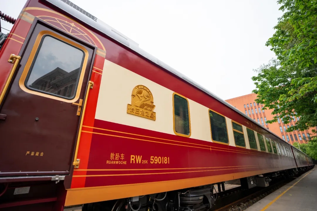 Luxury train to embark on 18-day journey from Shanghai to Xinjiang