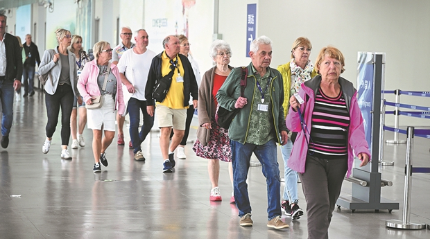 Shanghai greets eager visitors from luxury cruise liner.jpeg Shanghai greets eager visitors from luxury cruise liner.jpeg