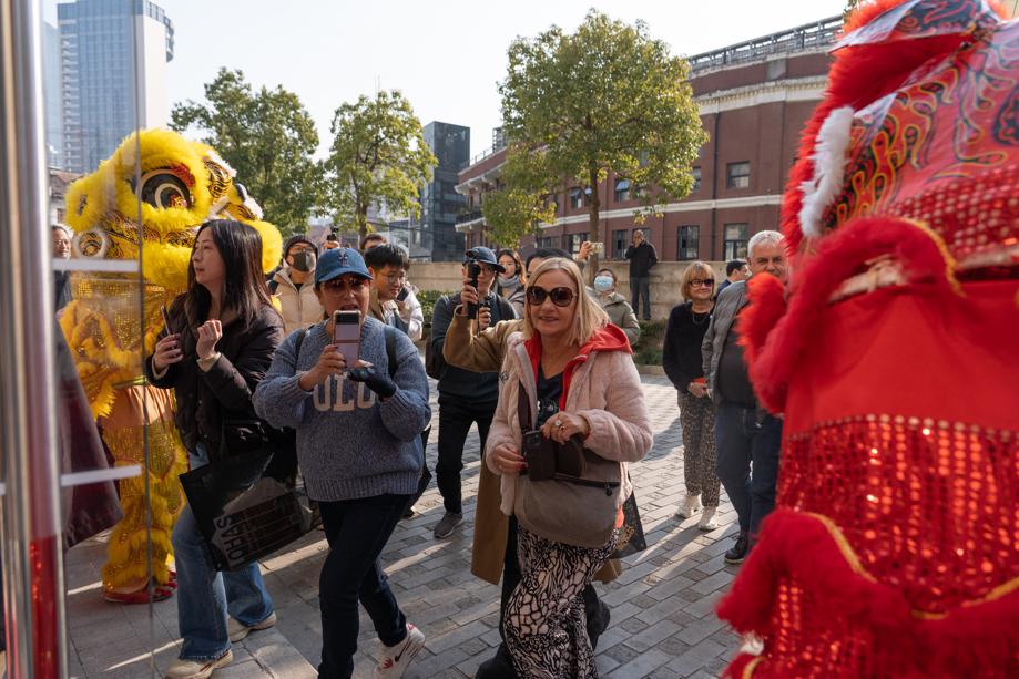 Shanghai eyes bringing back paper maps to drive tourism