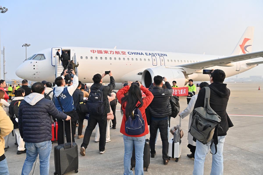 C919 airliner makes inaugural Chongqing flight3.jpg