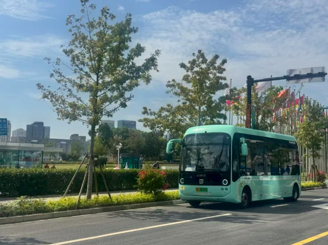 03bus.png