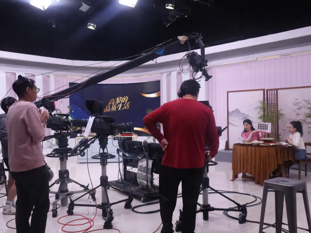 International students explore e-commerce trends in Shanghai-2.png