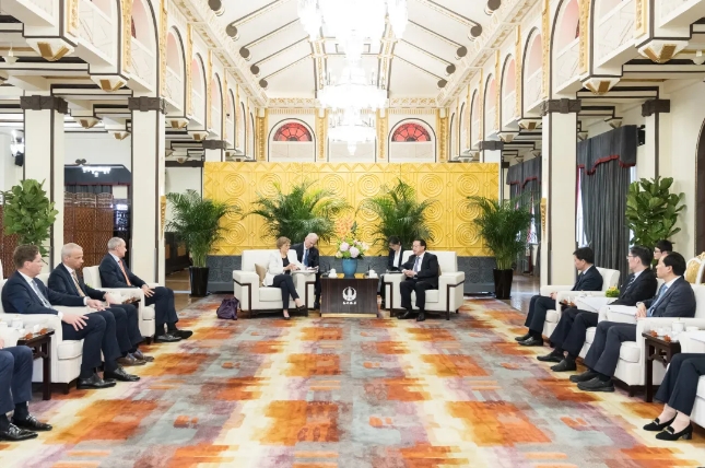 龚正会见德国经济界代表团-2.png 龚正会见德国经济界代表团-2.png