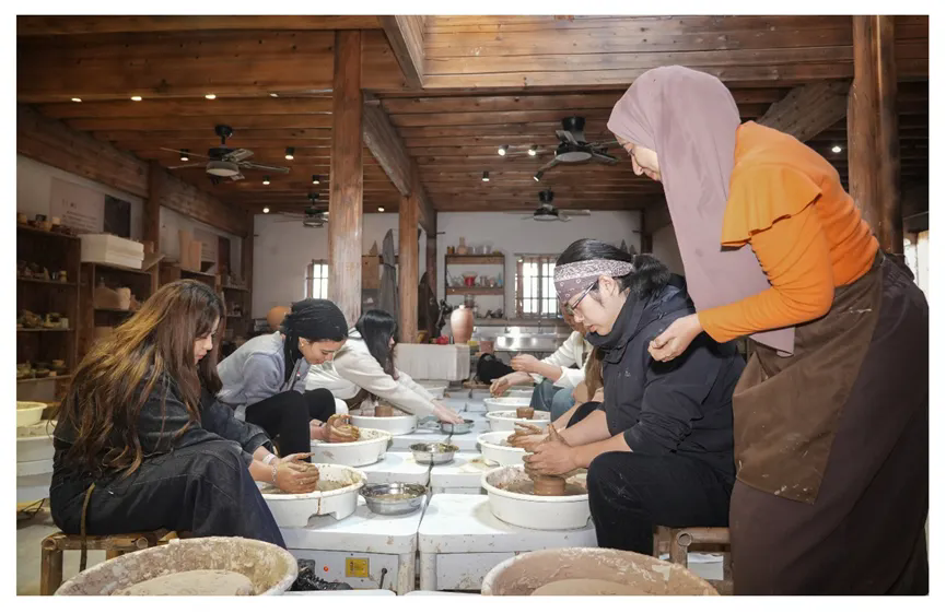 SISU international students engage in literature week, experiencing intangible cultural heritage -2.png